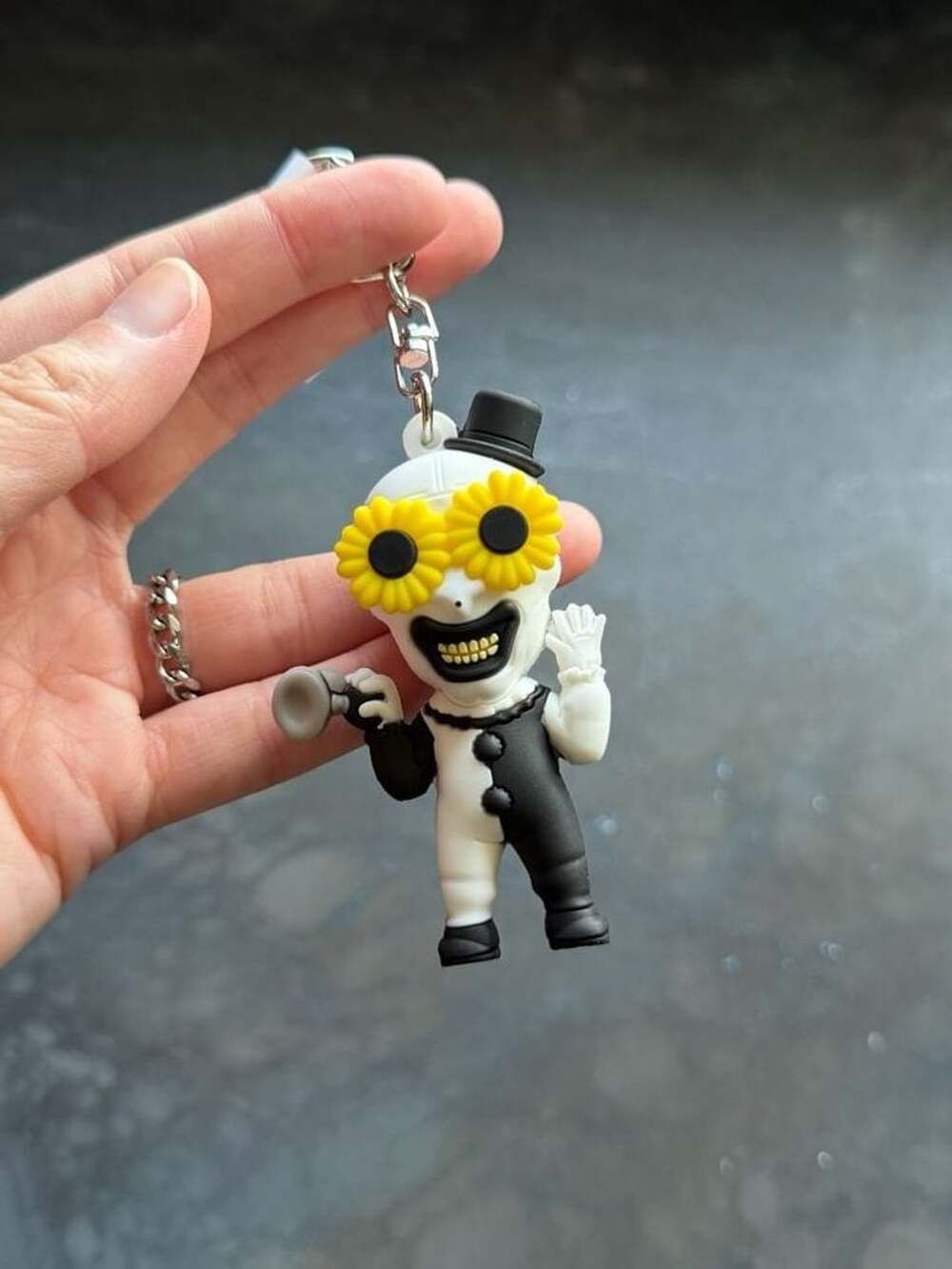 Terrifier Series 1 Figural Bag Clip Art the Clown with Daisy Sunglasses Keychain